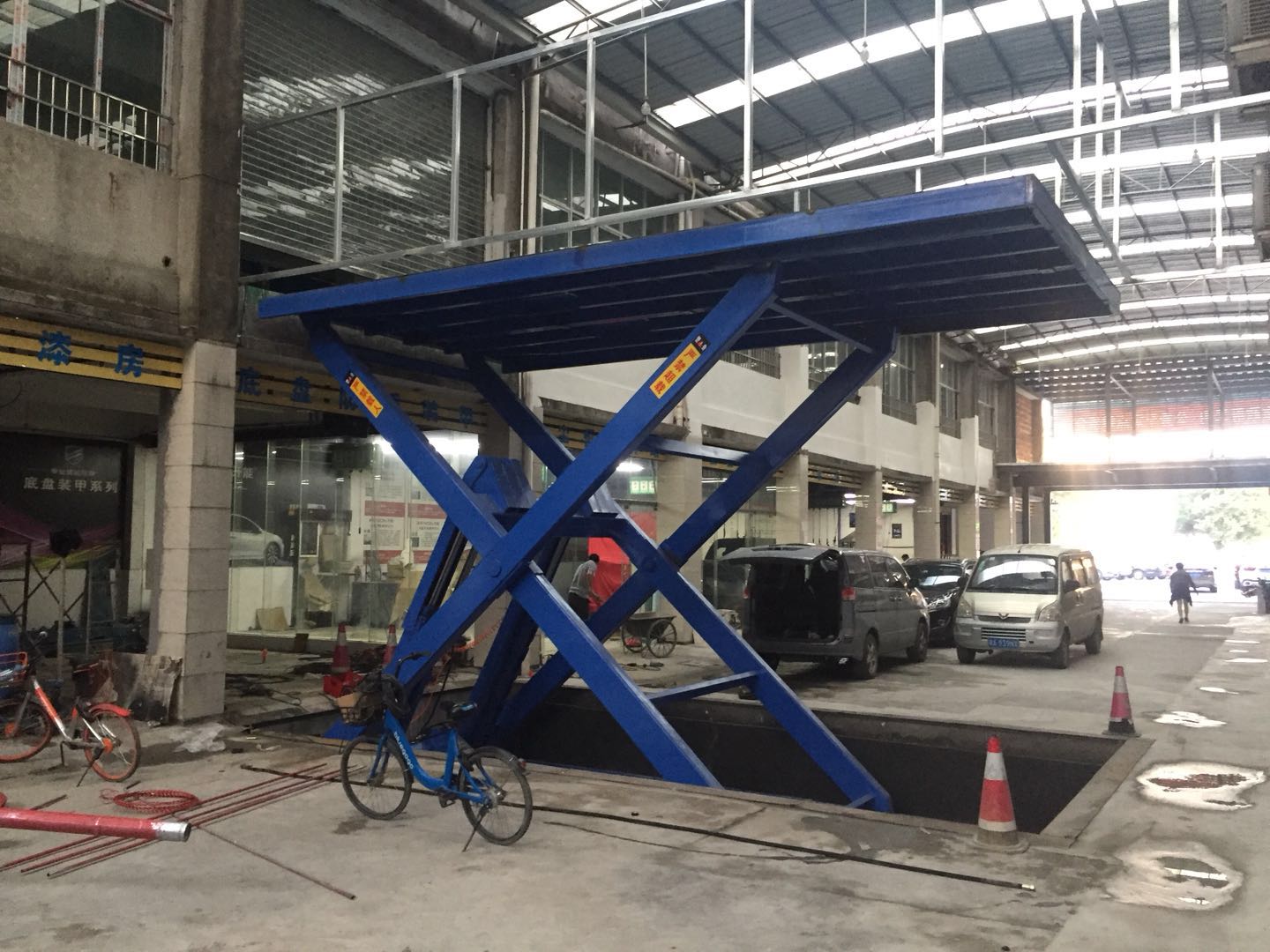 汽車剪叉式升降機